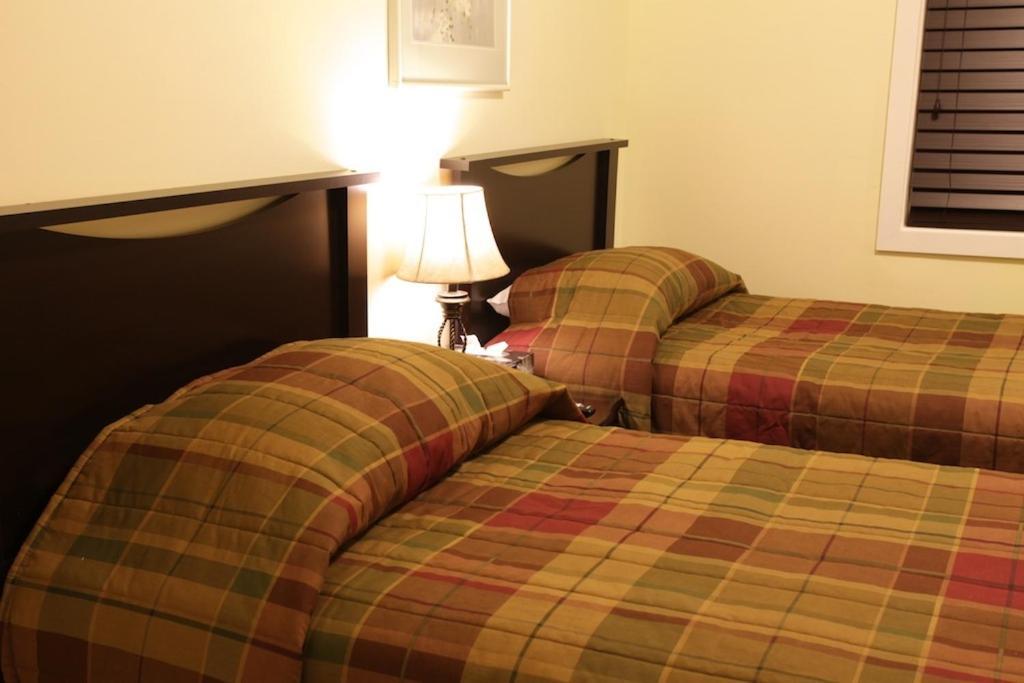 Cherry Tree Inn Saanich Room photo