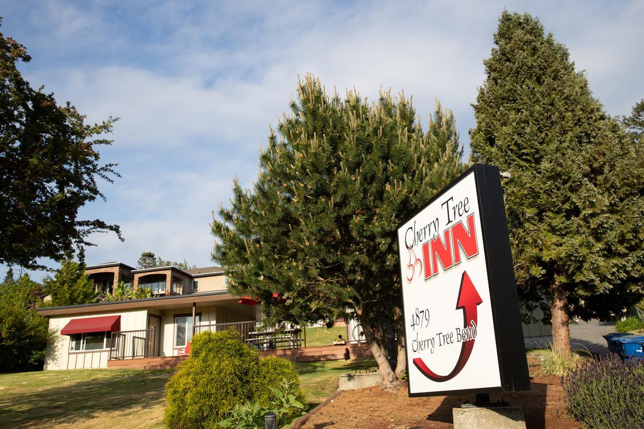 Cherry Tree Inn Saanich Exterior photo