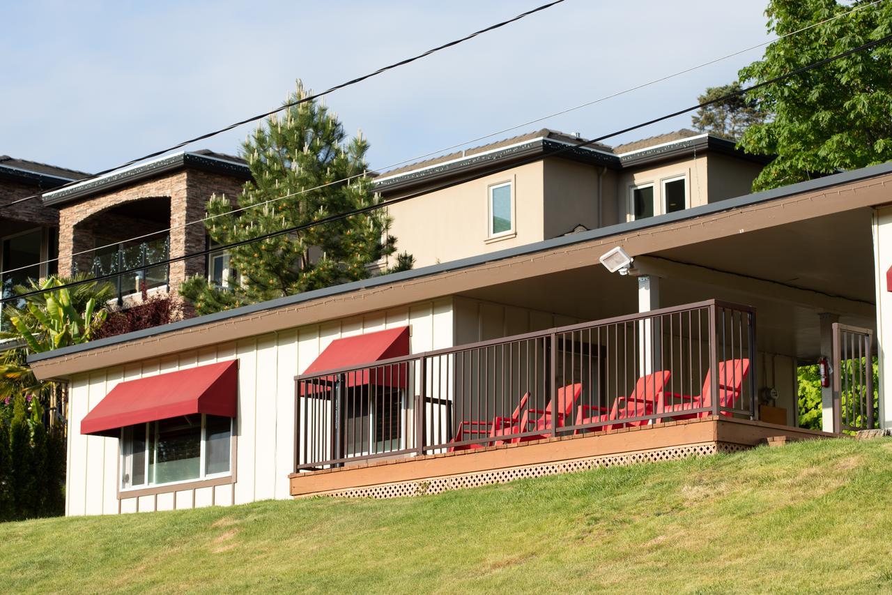 Cherry Tree Inn Saanich Exterior photo